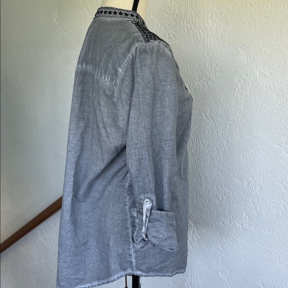 C.C 100% Cotton Gray + Black Embroidered Cotton Long Sleeve Button Down Blouse M - Picture 5 of 10